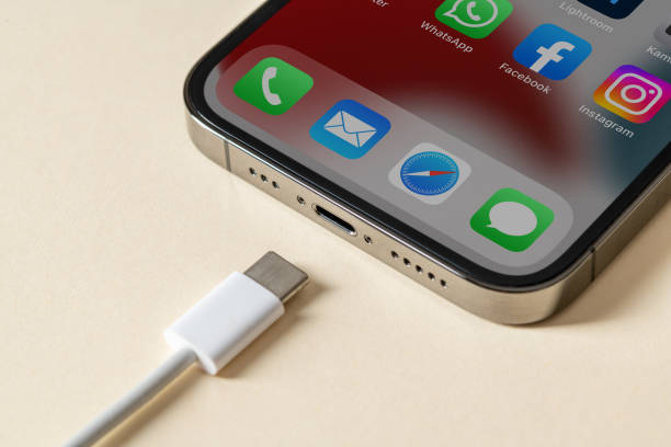 Как зарядить iPhone от iPhone: топ-4 быстрых метода в 2025 году
